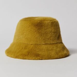 UO Extra furry bucket hat